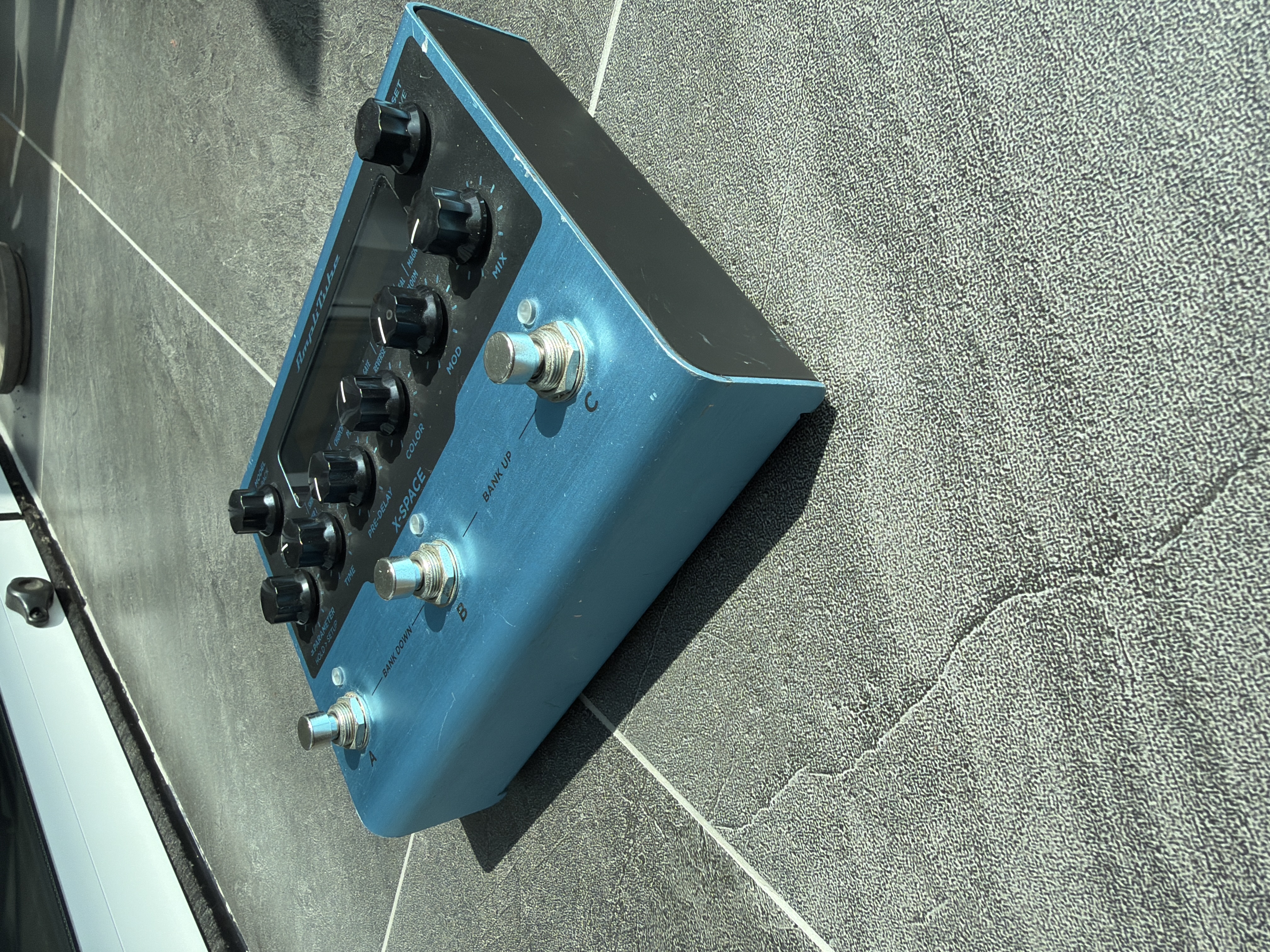 IK Multimedia-X-Space-4