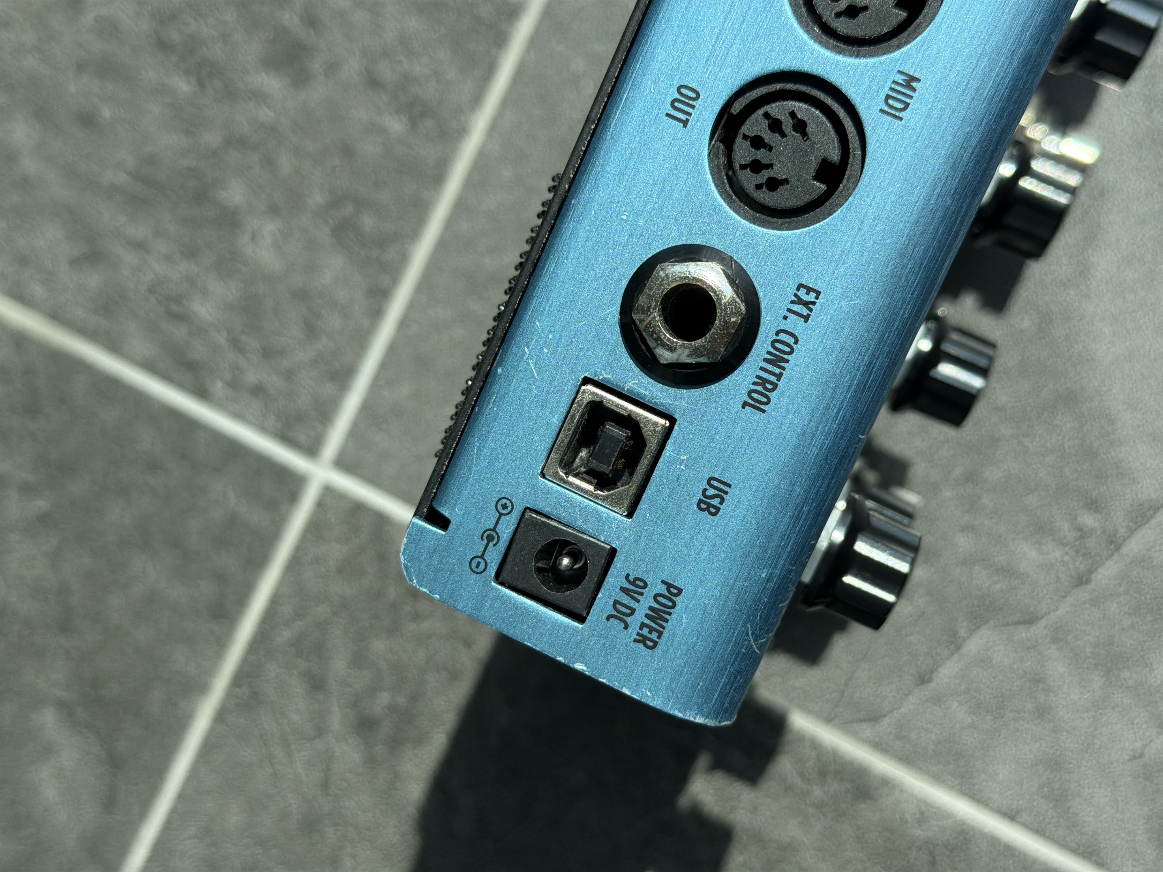IK Multimedia-X-Space-2